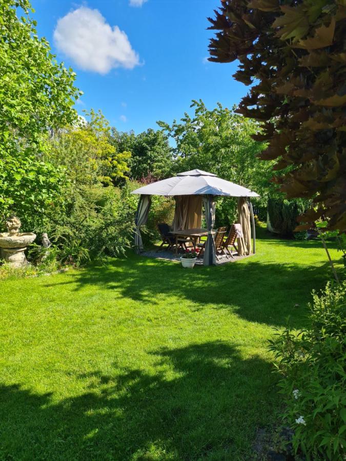 Dworek Sw.Antoniego Slawutowo Exterior foto