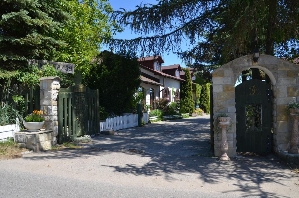 Dworek Sw.Antoniego Slawutowo Exterior foto